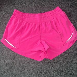 Lululemon Hotty Hot High-Rise Lined Short
2.5"